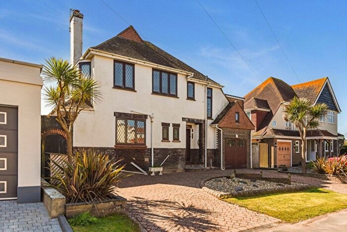 4 Bedroom Detached House For Sale In Davenport Road, Felpham, PO22