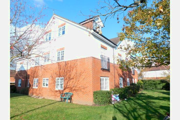 2 Bedroom Block Of Flats To Rent In Kingsway, Woking, GU21