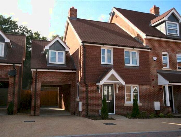 4 Bedroom Link Detached House To Rent In Barncroft Drive, Haywards Heath, RH16