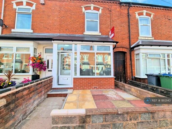 4 Bedroom Semi-Detached House To Rent In Milcote Road, Smethwick, B67