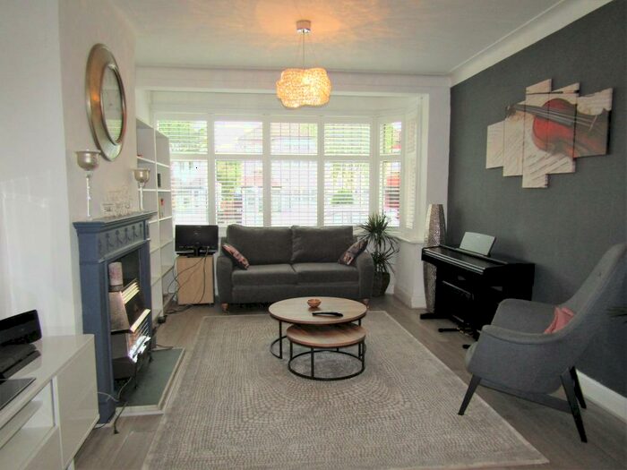 3 Bedroom House To Rent In Bourne Gardens, Chingford, London, E4