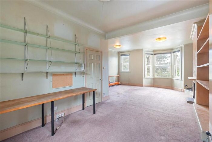 2 Bedroom Flat For Sale In Fulham Palace Road, London, SW6