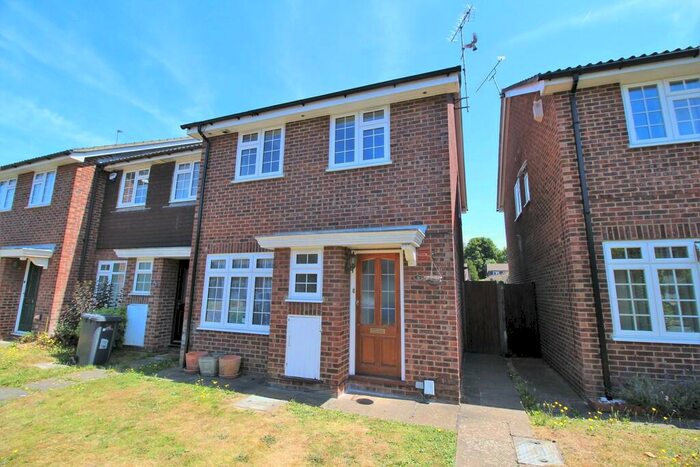 3 Bedroom Semi-Detached House To Rent In Broadacres, Guildford, GU3
