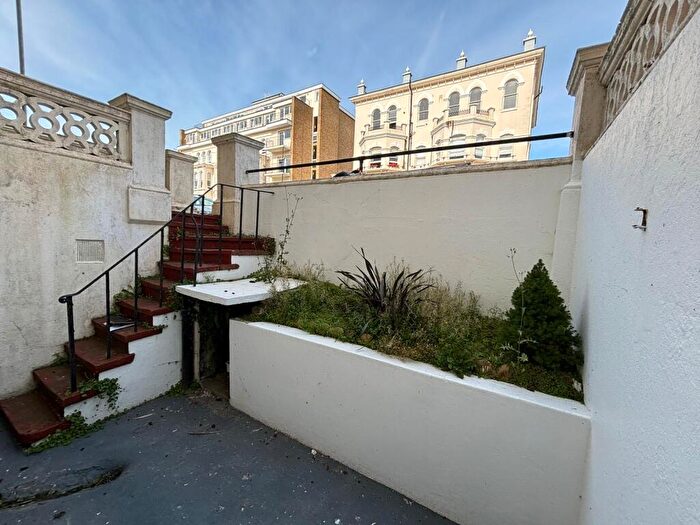 Flat To Rent In St. Aubyns, Hove, BN3