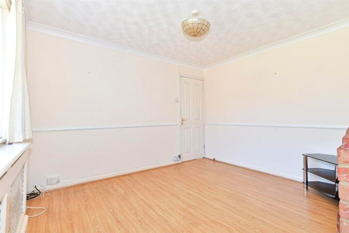 3 Bedroom End Of Terrace House For Sale In Lubbock Close, Maidstone, Kent, ME15