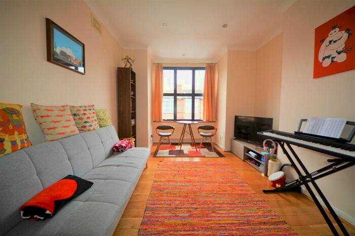 2 Bedroom Maisonette To Rent In Leslie Road, East Finchley, London, N2