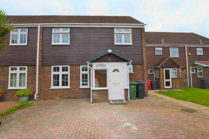 3 Bedroom Terraced House To Rent In Rochfords Gardens, Slough, SL2