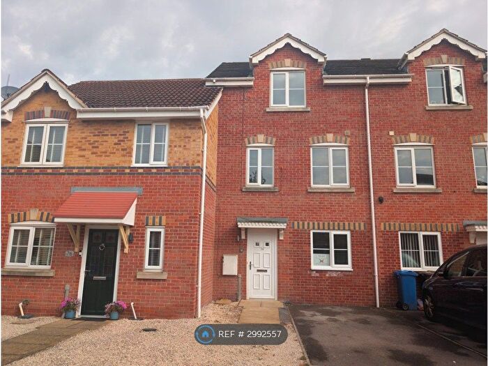 4 Bedroom Terraced House To Rent In Hawthorne Drive, Rotherham, S63