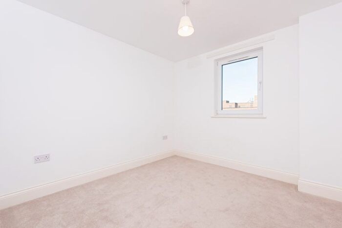 2 Bedroom Flat For Sale In Church Street, Walton-On-Thames, KT12