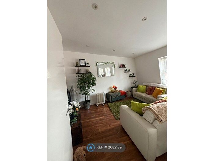 1 Bedroom Flat To Rent In Akeman Street, Tring, HP23