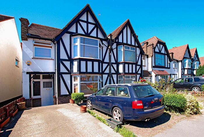 4 Bedroom Semi Detached House For Sale In Green Lane, Norbury, SW16