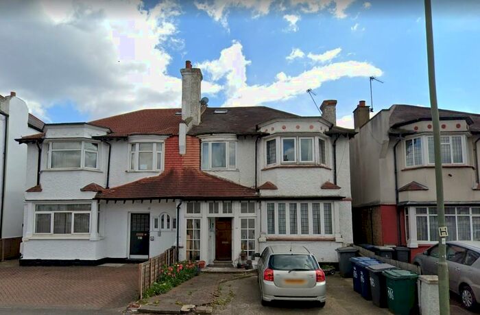 4 Bedroom Flat To Rent In Station Road, Hendon, London, NW4