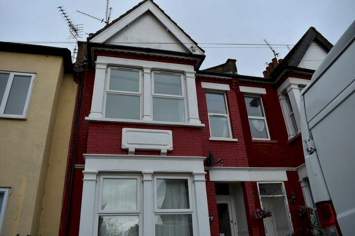 1 Bedroom Flat To Rent In St Helens Road, Westcliff-On-Sea, SS0