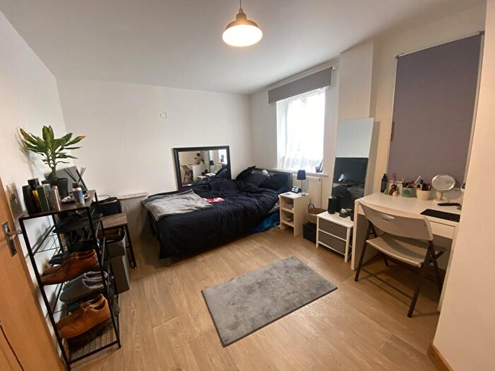 5 Bedroom Flat To Rent In Melton Crescent, Horfield, Bristol, BS7