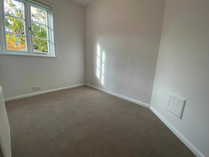 2 Bedroom Cottage To Rent In Aysgarth Road, Dulwich, London, SE21