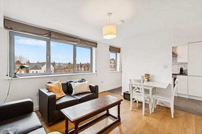 2 Bedroom Flat To Rent In Wallace Court, Balham High Road, SW17