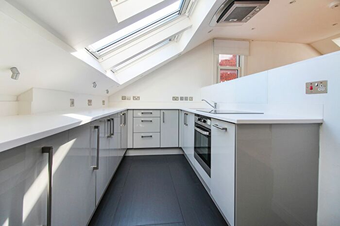 2 Bedroom Flat To Rent In Hartfield Road, London, SW19