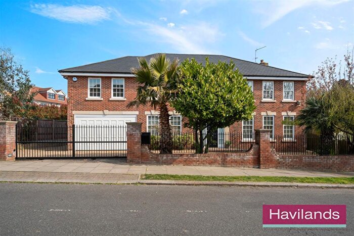 6 Bedroom Detached House To Rent In Downes Court, London, N21