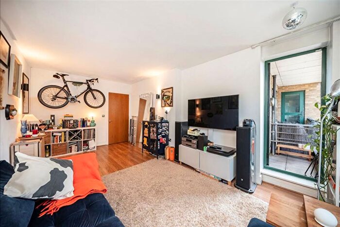 1 Bedroom Flat For Sale In Mansell Street, London, E1