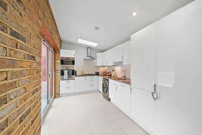 2 Bedroom Flat To Rent In Acton Lane, W4
