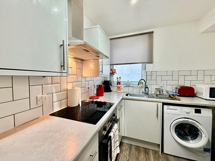 1 Bedroom Flat To Rent In South Parade, Southsea, PO5