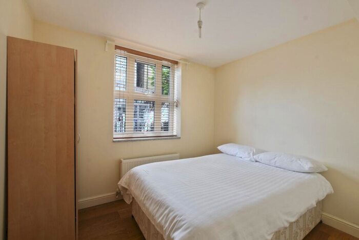 2 Bedroom Flat To Rent In High Street London, N8