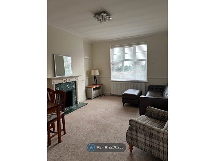 2 Bedroom Flat To Rent In Windsor Court, London, NW11