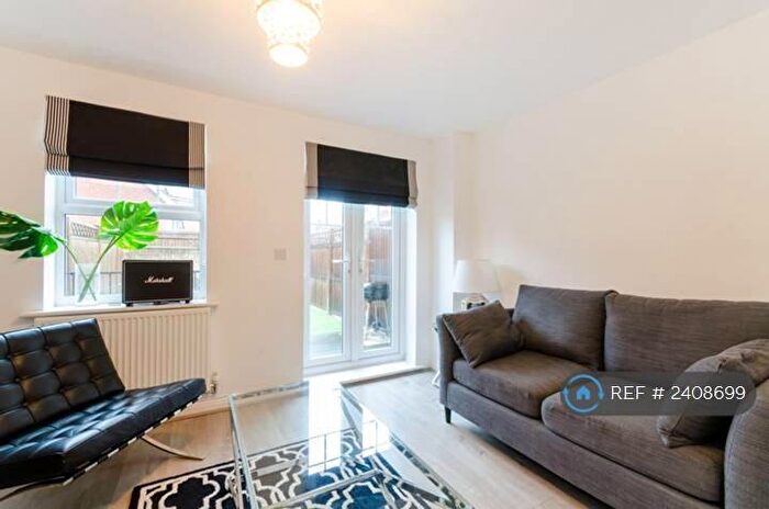 5 Bedroom Terraced House To Rent In Renwick Drive, Bromley, BR2