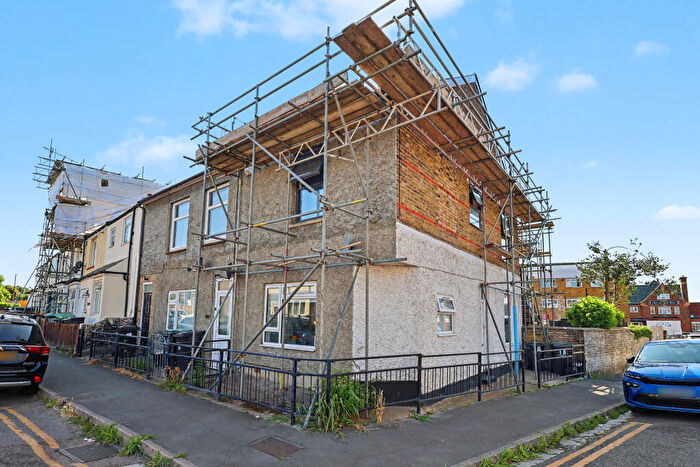 2 Bedroom Flat For Sale In Nelson Road, Gravesend, DA11