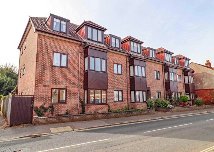 1 Bedroom Flat For Sale In Maple Court, Staunton Avenue, Hayling Island, PO11