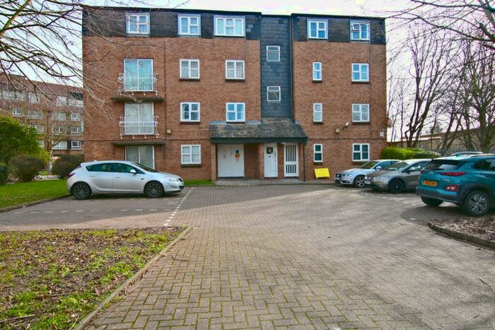 Studio To Rent In Garrick Drive, London, Greater London, SE28