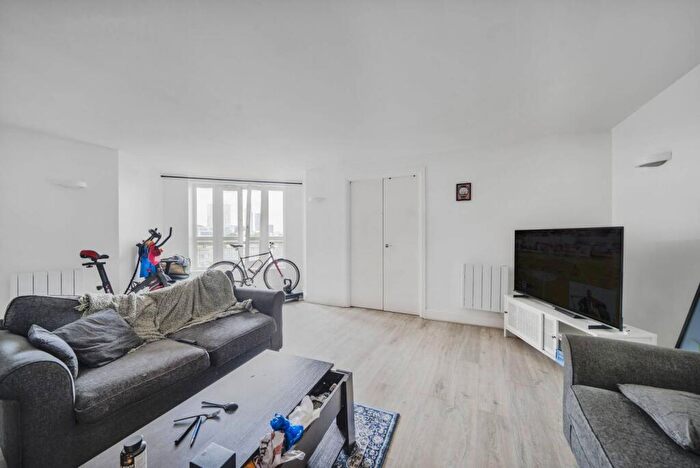 2 Bedroom Flat To Rent In Commercial Road, Aldgate, London, E1