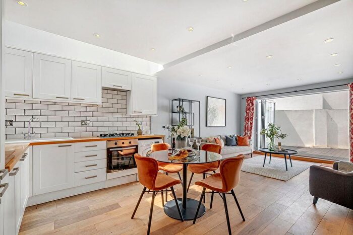 2 Bedroom Flat To Rent In Stephendale Road, London, SW6