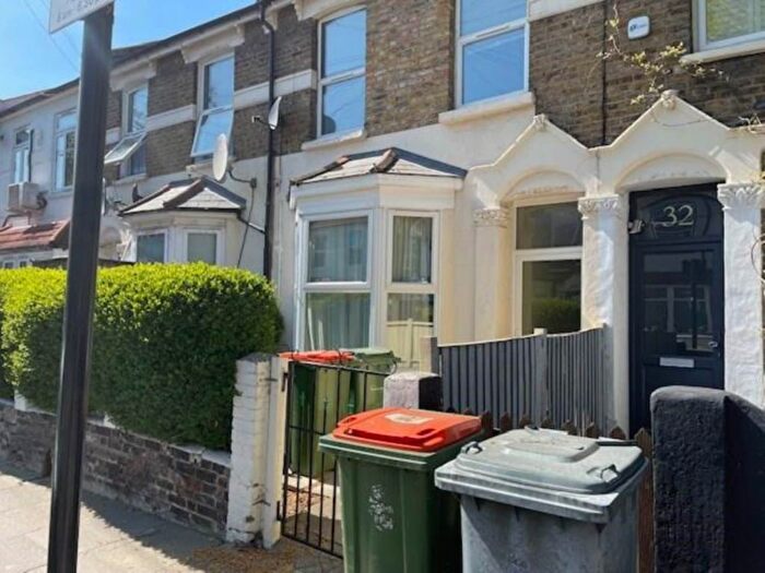 1 Bedroom Flat To Rent In Caistor Park Road, Stratford, E15