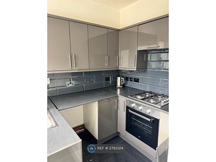 2 Bedroom Flat To Rent In Laira Avenue, Plymouth, PL3