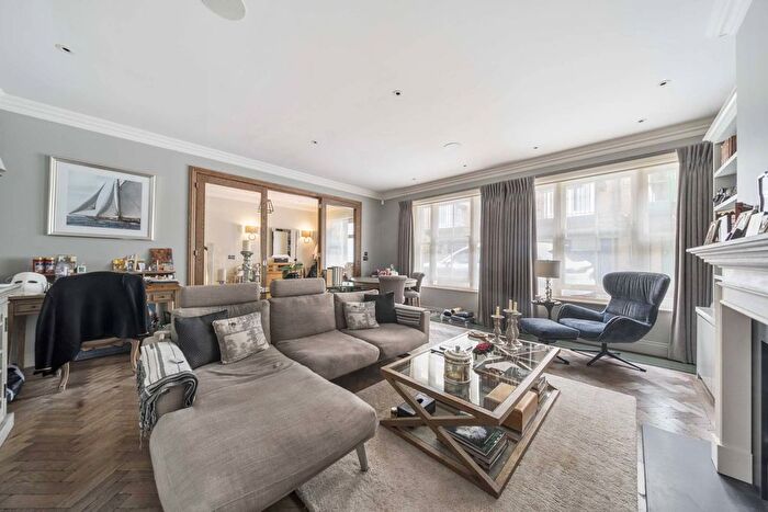 4 Bedroom Property To Rent In Walham Yard, Fulham Broadway, London, SW6