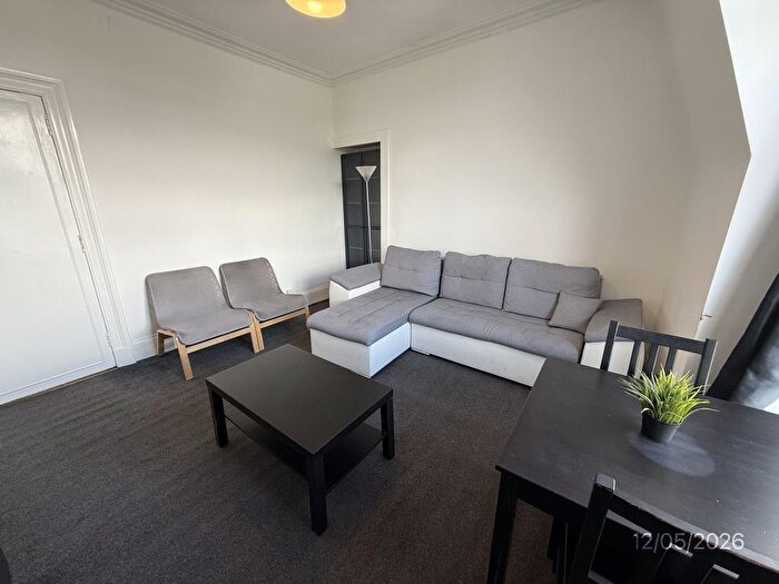 1 Bedroom Flat To Rent In Menzies Road, Top Floor Left, Aberdeen, AB11