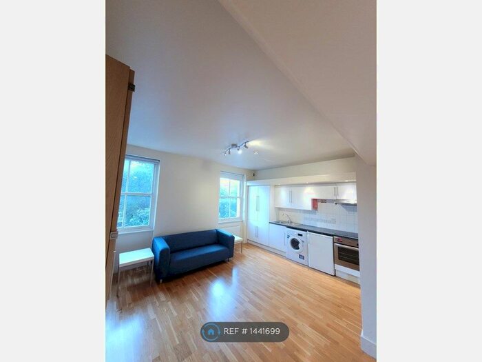 Studio To Rent In Camden Road, London, N7