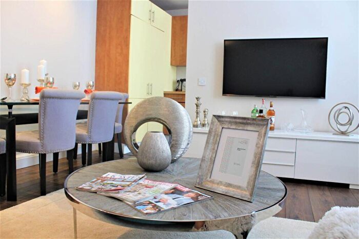 2 Bedroom Flat To Rent In City Road, Old Street, London, EC1V