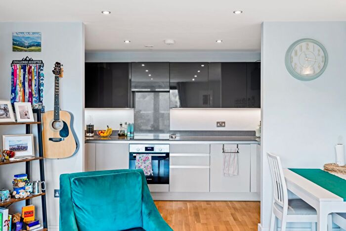 2 Bedroom Flat For Sale In Ref: Gk - Catteshall Lane, Godalming, GU7