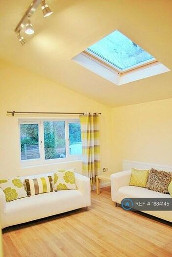 2 Bedroom Flat To Rent In Old Lansdowne Road, Manchester, M20