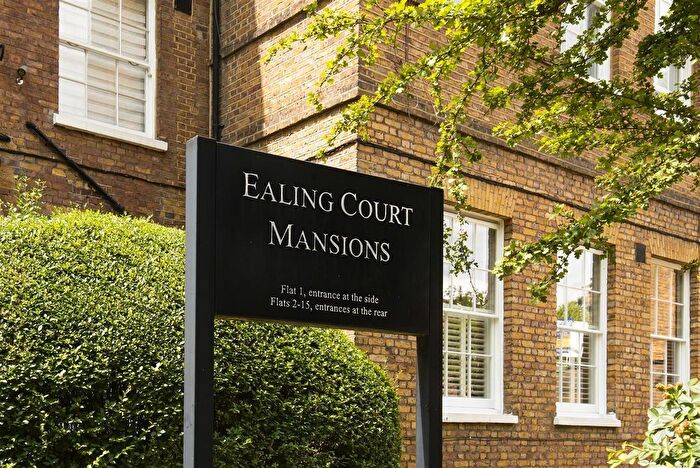 1 Bedroom Maisonette For Sale In Ealing Court Mansions, Ealing, W5