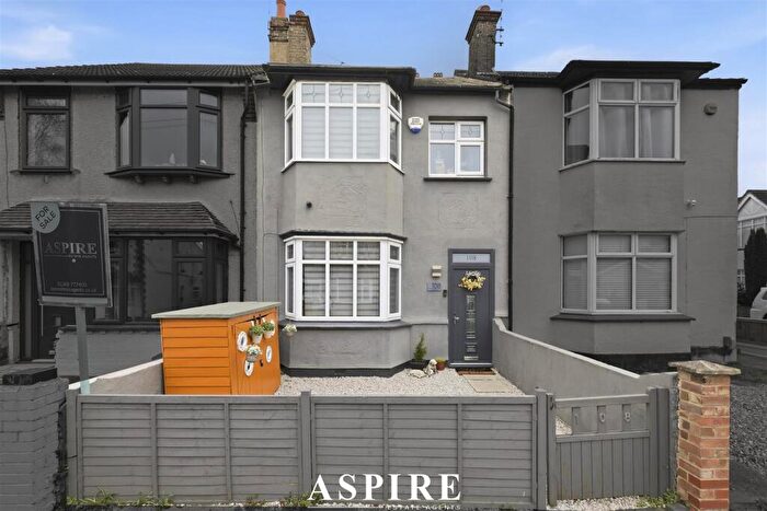 3 Bedroom Terraced House For Sale In Lonsdale Road, Southend-on-sea, SS2