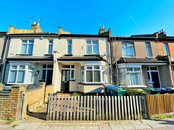 3 Bedroom Terraced House To Rent In Oakleigh Road North, Whetstone, N20