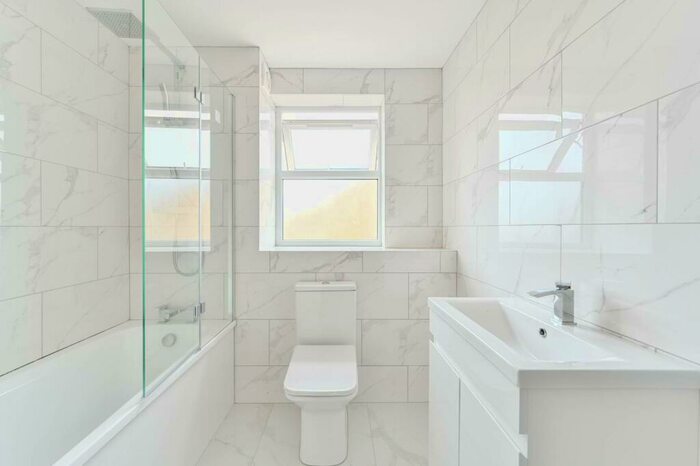 2 Bedroom Flat To Rent In Peckham Rye, Peckham, London, SE15