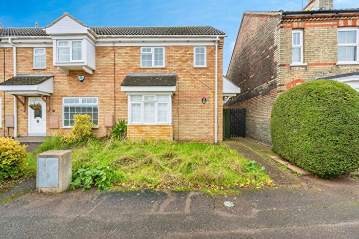 3 Bedroom End Of Terrace House For Sale In Beatrice Street, Bedford, Bedfordshire, MK42