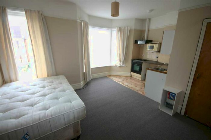 Studio To Rent In Atherley Road (First Floor Room At Back), Southampton, SO15