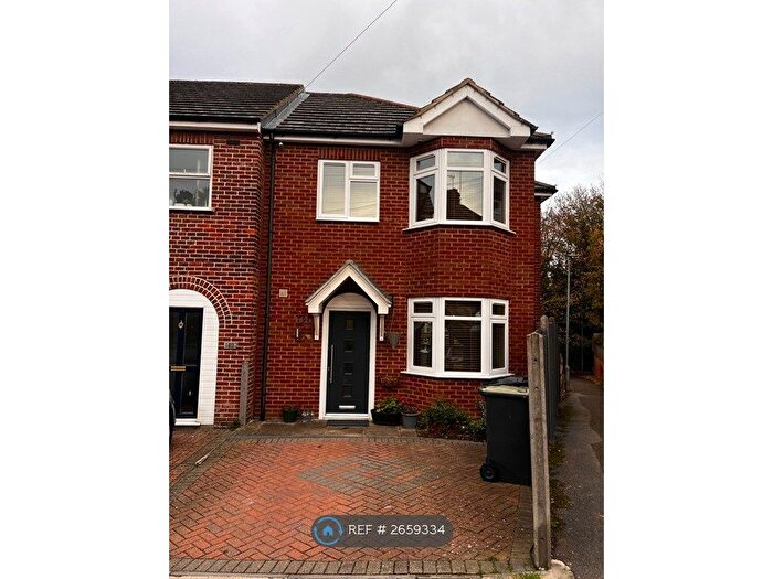 3 Bedroom Semi-Detached House To Rent In Strathmore Avenue, Luton, LU1