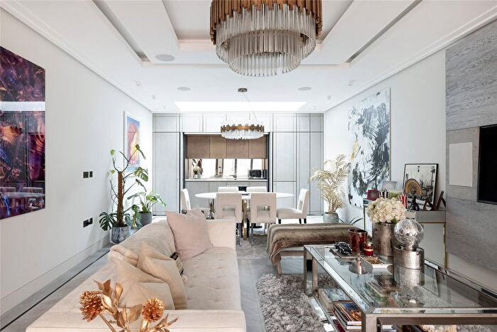 1 Bedroom Flat For Sale In Westbourne Grove Mews, London, W11