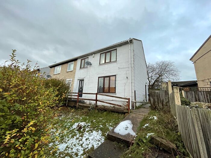 3 Bedroom Semi Detached House For Sale In Skelton Avenue, Mapplewell, Barnsley, S75